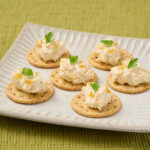 燻し風たくあん：クリームチーズのカナッペ